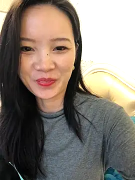 Snapshot of Mile-m chatting on 11.16.25 Mile-m online show from 11.16.25