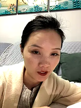 Snapshot of Mile-m chatting on 11.24.25 Mile-m online show from 11.24.25