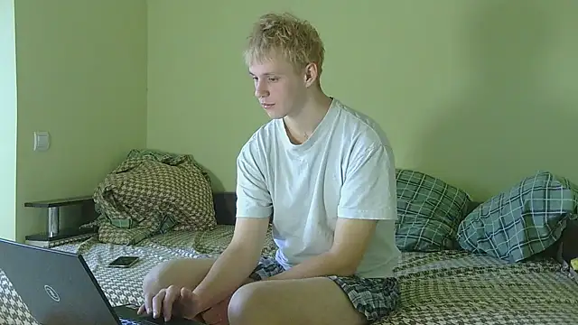 Snapshot of _Timmy_Boy_ chatting on 12.04.25 Timmy Boy online show from 12.04.25