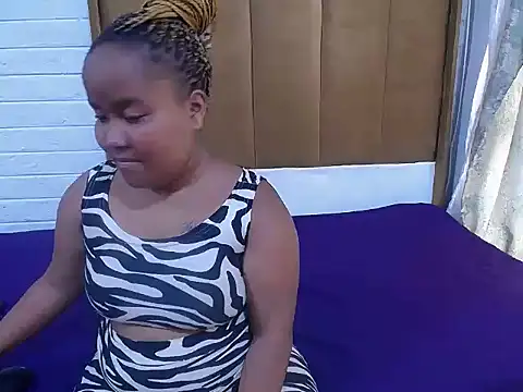 Snapshot of ChubbyMigetxx chatting on 10.30.25 ChubbyMigetxx online show from 10.30.25