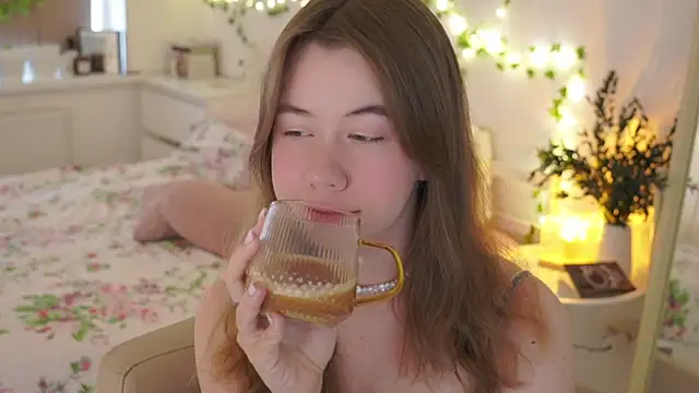 Snapshot of melon_sugar_ chatting on 10.22.25 melon sugar online show from 10.22.25