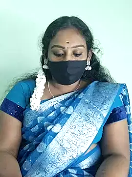 Snapshot of tamil_Monisha chatting on 11.04.25 tamil Monisha online show from 11.04.25