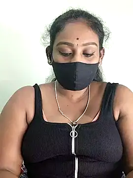 Snapshot of tamil_Monisha chatting on 11.05.25 tamil Monisha online show from 11.05.25