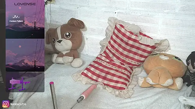 Snapshot of lunacutie chatting on 10.21.25 lunacutie online show from 10.21.25