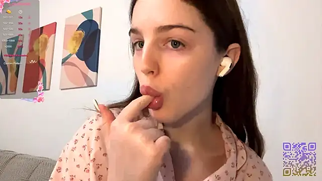 Snapshot of GilySuper chatting on 11.10.25 GilySuper online show from 11.10.25