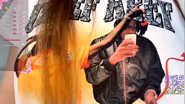 Snapshot of GilySuper chatting on 11.25.25 GilySuper online show from 11.25.25