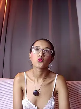 Snapshot of luna_valen chatting on 07.21.26 luna valen online show from 07.21.26