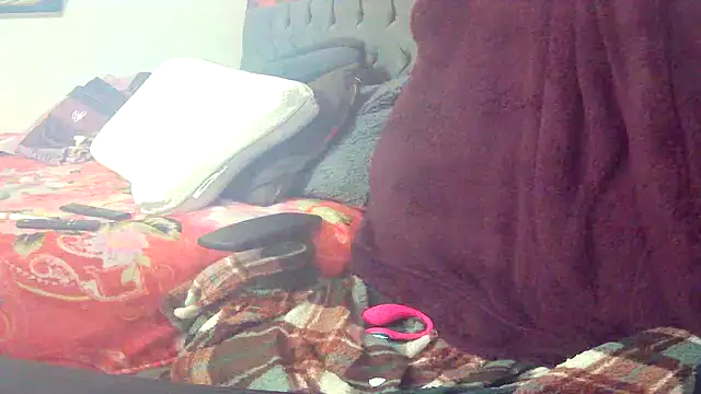 Snapshot of Playful_MILF_Demi chatting on 06.03.26 Playful MILF Demi online show from 06.03.26