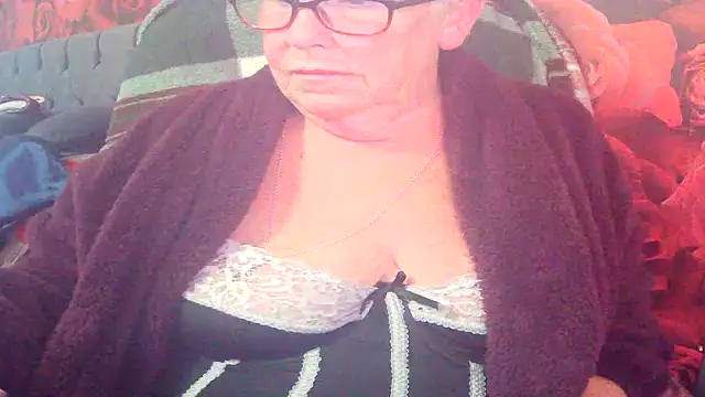 Snapshot of Playful_MILF_Demi chatting on 06.15.26 Playful MILF Demi online show from 06.15.26