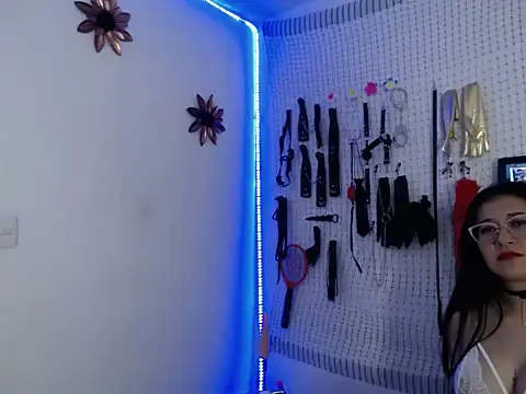 Aron and Queen Annie online show from 12.03.25