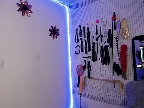 Aron and Queen Annie online show from 12.05.25