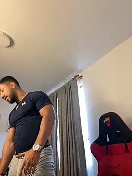 Ezzio Scolaro online show from 03.18.26