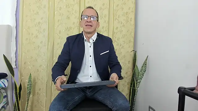 Snapshot of _axelking_ chatting on 04.17.26 axelking online show from 04.17.26