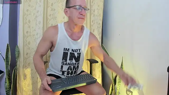 Snapshot of _axelking_ chatting on 05.19.26 axelking online show from 05.19.26