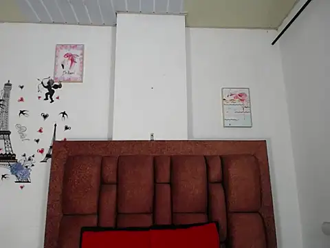 Snapshot of vauroraper chatting on 11.12.25 vauroraper online show from 11.12.25