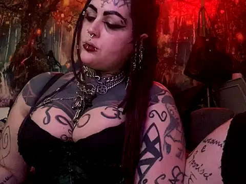 Snapshot of nyxvelon chatting on 12.02.25 nyxvelon online show from 12.02.25