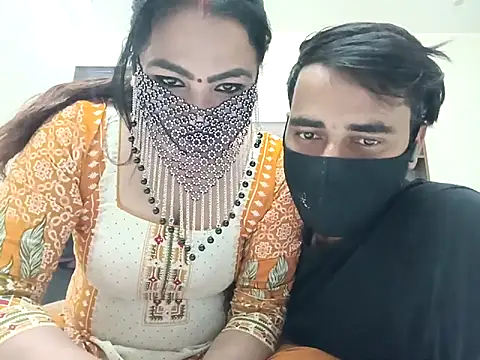 Snapshot of horny_milf_couple chatting on 11.18.25 horny milf couple online show from 11.18.25