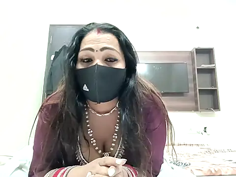 Snapshot of horny_milf_couple chatting on 11.23.25 horny milf couple online show from 11.23.25