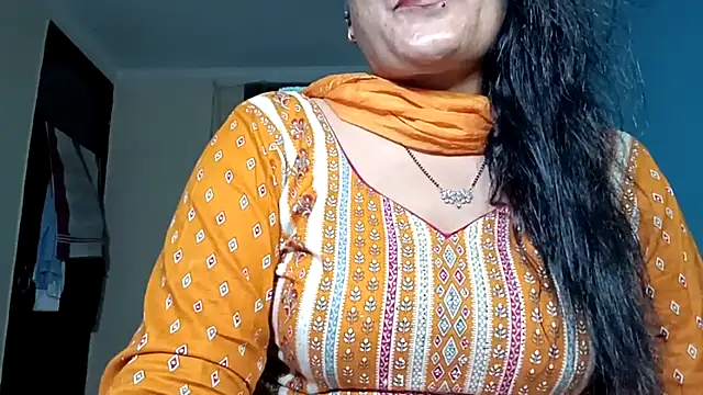 Snapshot of horny_milf_couple chatting on 04.20.26 horny milf couple online show from 04.20.26