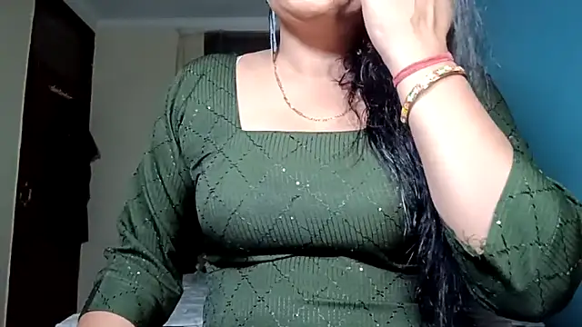Snapshot of horny_milf_couple chatting on 04.22.26 horny milf couple online show from 04.22.26