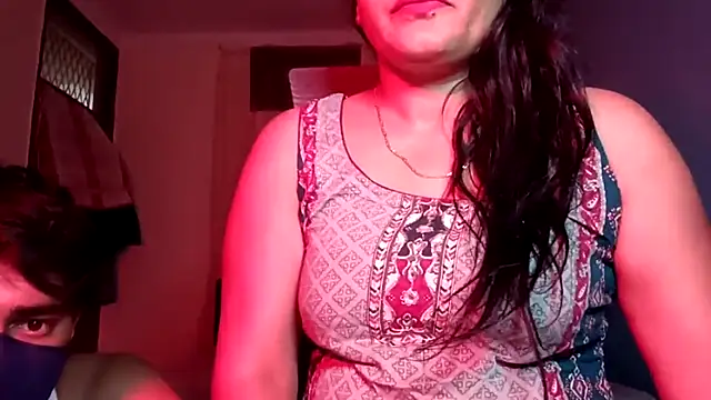 Snapshot of horny_milf_couple chatting on 04.26.26 horny milf couple online show from 04.26.26