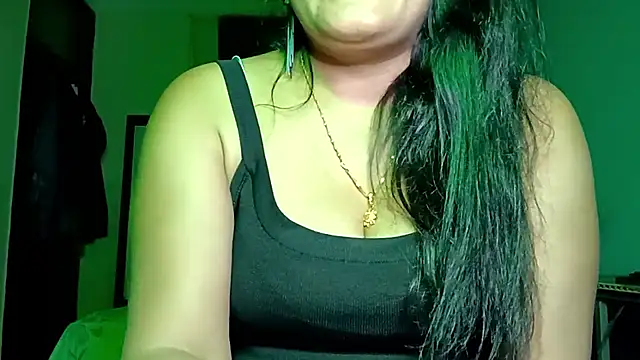 Snapshot of horny_milf_couple chatting on 05.15.26 horny milf couple online show from 05.15.26