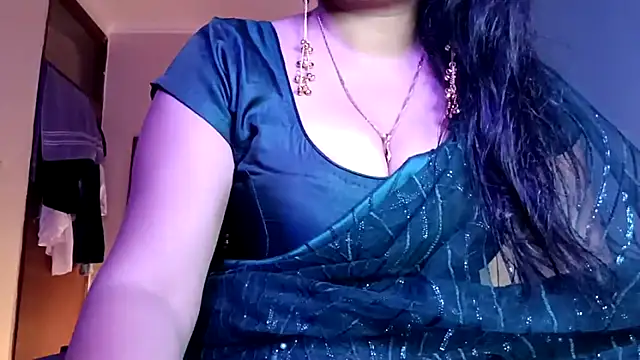 Snapshot of horny_milf_couple chatting on 05.28.26 horny milf couple online show from 05.28.26