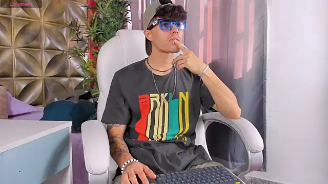 Snapshot of imsammytop chatting on 10.21.25 imsammytop online show from 10.21.25