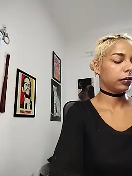 Helenoir online show from 03.12.26