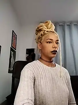 Snapshot of Helenoir chatting on 05.15.26 Helenoir online show from 05.15.26