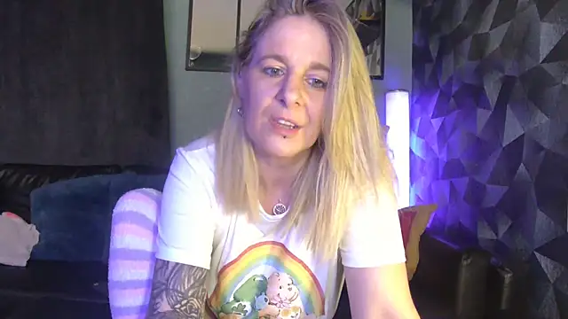 Delichieuse5 online show from 02.19.26