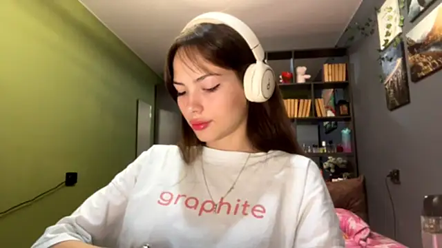 Snapshot of MysticAlisa chatting on 10.04.25 MysticAlisa online show from 10.04.25