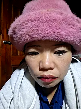 Snapshot of miomio-12 chatting on 10.25.25 miomio-12 online show from 10.25.25