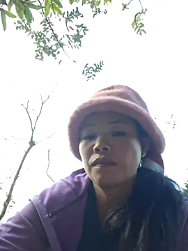 Snapshot of miomio-12 chatting on 10.28.25 miomio-12 online show from 10.28.25