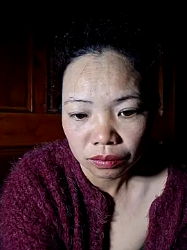 Snapshot of miomio-12 chatting on 10.28.25 miomio-12 online show from 10.28.25