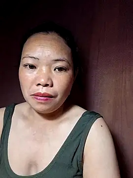 Snapshot of miomio-12 chatting on 10.30.25 miomio-12 online show from 10.30.25