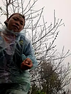 Snapshot of miomio-12 chatting on 11.13.25 miomio-12 online show from 11.13.25