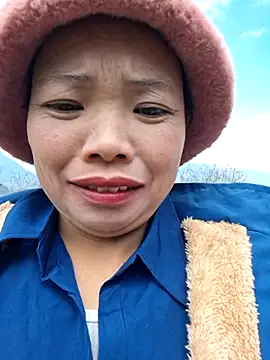 Snapshot of miomio-12 chatting on 11.15.25 miomio-12 online show from 11.15.25