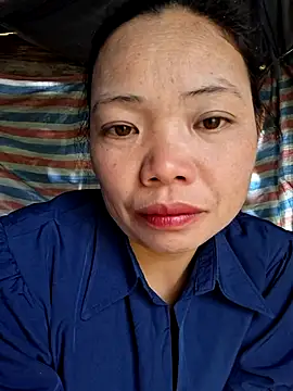 Snapshot of miomio-12 chatting on 11.17.25 miomio-12 online show from 11.17.25