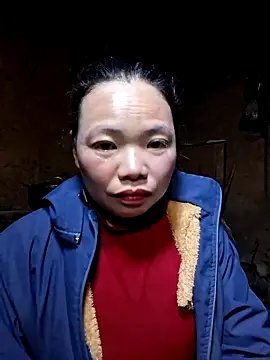 Snapshot of miomio-12 chatting on 11.25.25 miomio-12 online show from 11.25.25