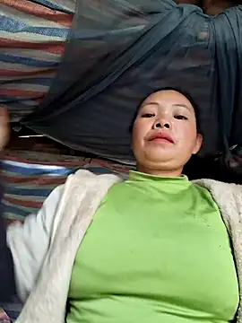 Snapshot of miomio-12 chatting on 12.02.25 miomio-12 online show from 12.02.25