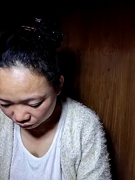 Snapshot of miomio-12 chatting on 12.14.25 miomio-12 online show from 12.14.25