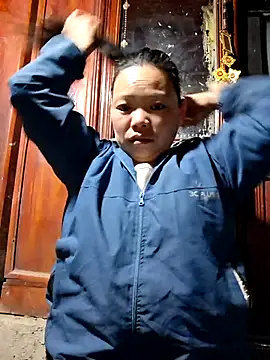 Snapshot of miomio-12 chatting on 12.15.25 miomio-12 online show from 12.15.25