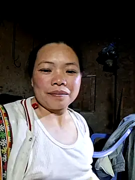 Snapshot of miomio-12 chatting on 12.16.25 miomio-12 online show from 12.16.25