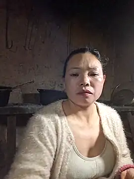 Snapshot of miomio-12 chatting on 12.18.25 miomio-12 online show from 12.18.25