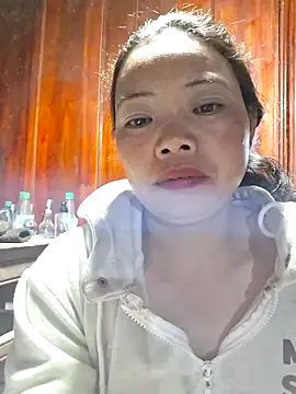 Snapshot of miomio-12 chatting on 12.19.25 miomio-12 online show from 12.19.25