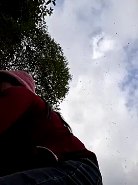 Snapshot of miomio-12 chatting on 12.20.25 miomio-12 online show from 12.20.25