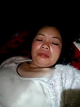 Snapshot of miomio-12 chatting on 12.20.25 miomio-12 online show from 12.20.25