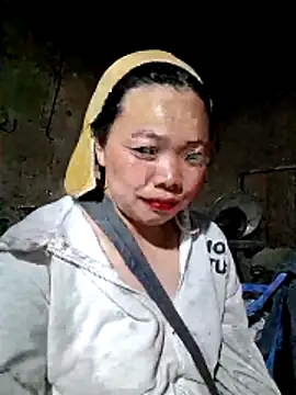 Snapshot of miomio-12 chatting on 12.21.25 miomio-12 online show from 12.21.25