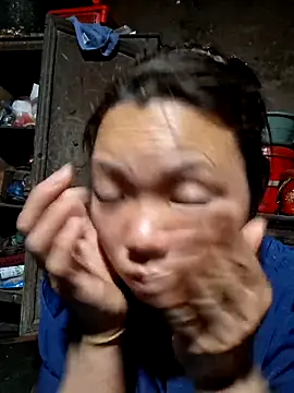 Snapshot of miomio-12 chatting on 03.27.26 miomio-12 online show from 03.27.26